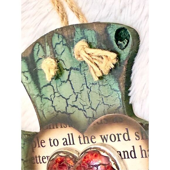 NWOT Montana West 3-D Crackled Green Scripture Heart Wall Cross - Picture 9 of 11